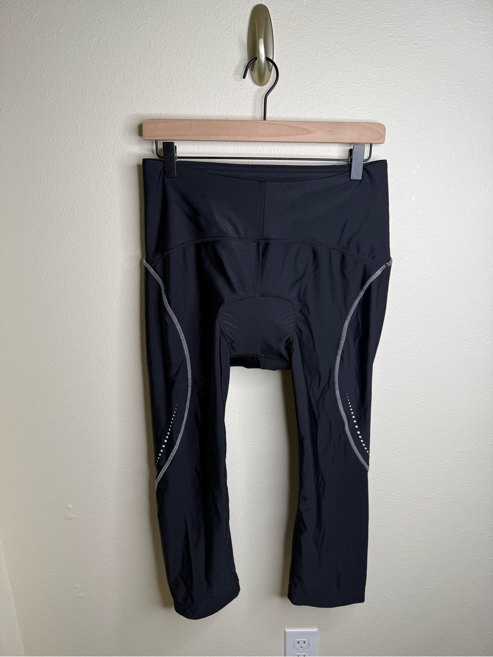 baleaf Black Padded Cycling Tights, Size L, Pull-On, Zippered Pocket 3/4 capri